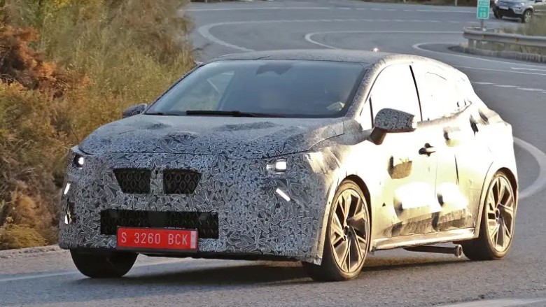 Kameralara yakalanan Renault Clio böyle görünüyordu