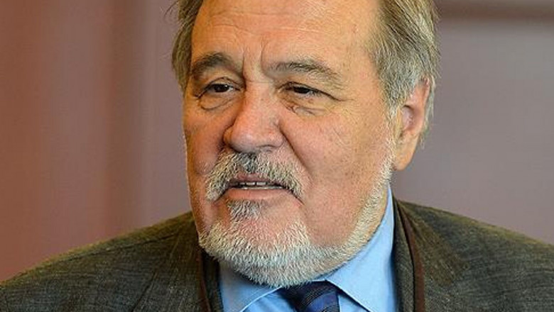 Prof. Dr. İlber Ortaylı: Gençlerin Deprem Yardımına Devam Etmeleri İçin Liseler ve Üniversitelerin Tatilini Uzatın