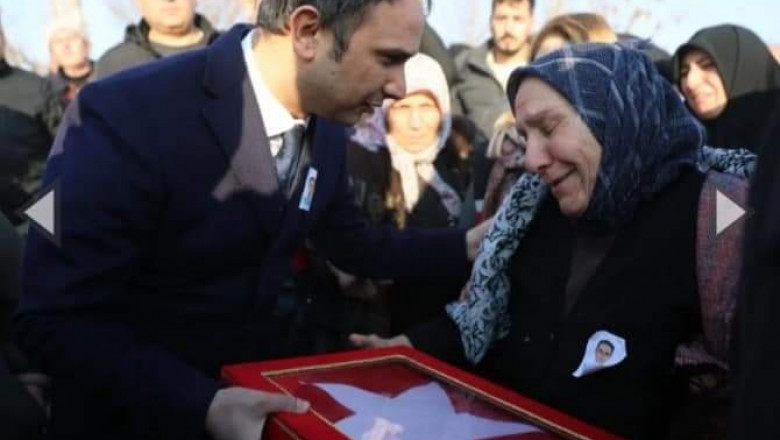 DEPREMDE HAYATINI KAYPEDEN ŞEHİT IĞDIRLI POLİS FATİH TURAN TOPRAĞA VERİLDİ
