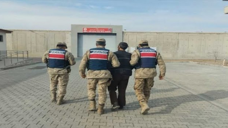 Panik köyden firari hükümlü baba ve oğlu çatı katı ile sığınakta yakalandı