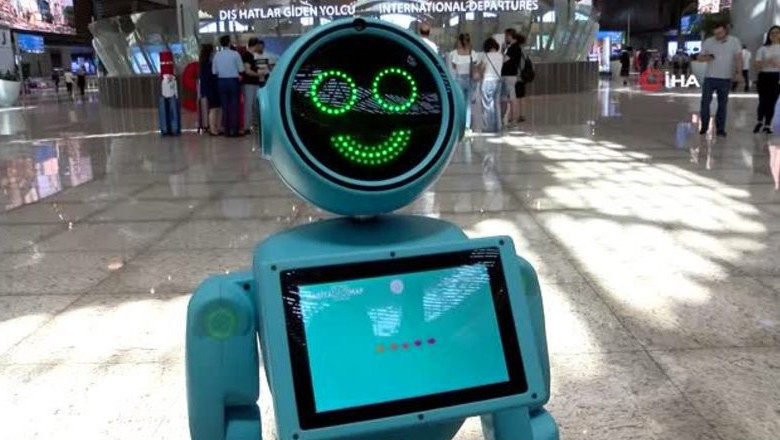 İstanbul Havalimanındaki yardımcı robotlar