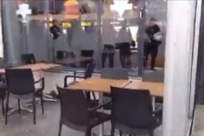 Van'da Gerçekleşen Filistin'e Destek Yürüyüşü Sonrası Burger King Şubesine Taşlı Saldırı