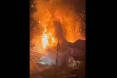 Arlington'da Patlayan Ev Olayı: İşaret Fişeği Atılmasının Ardından Yaşanan Patlama