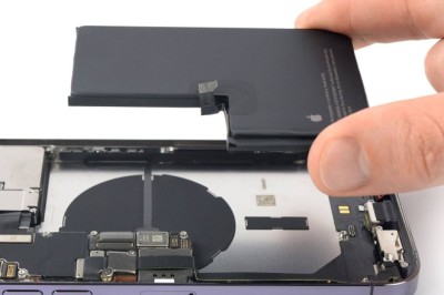 Apple İddiaya Göre iPhone Pil Değiştirme Sürecini Basitleştirmek İçin Yeni Teknolojileri Araştırıyor