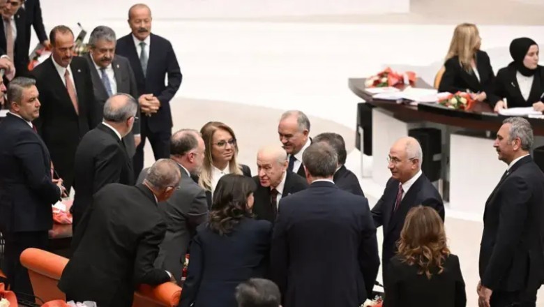 Bahçeli'nin 'Muhalefetle Yumuşama' Açılımı: Nezaket mi, Siyasi Taktik mi?