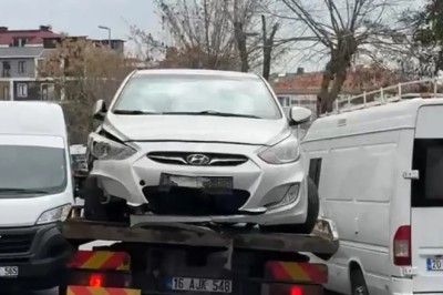 İstanbul'da Ehliyetsiz Sürücünün Neden Olduğu Zincirleme Kaza: 8 Araç Hasar Gördü